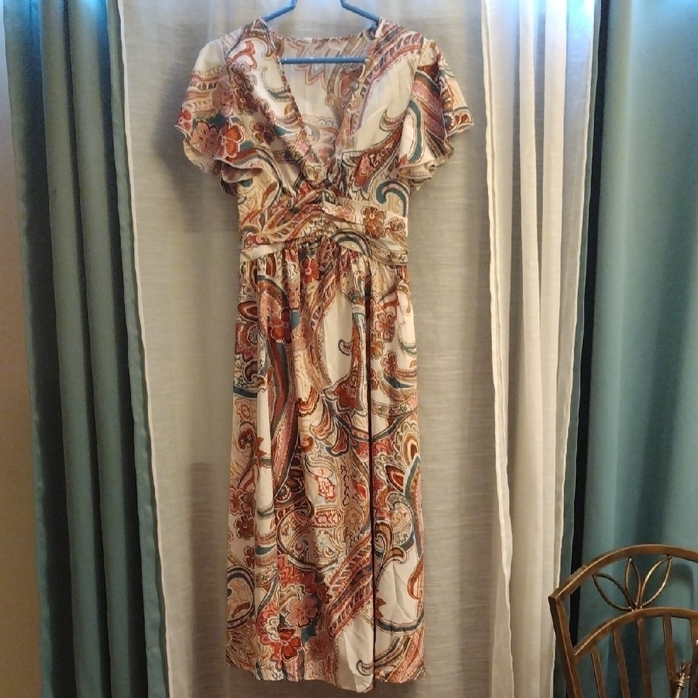 Elegant Paisley Print Dress - Picture 3 of 11